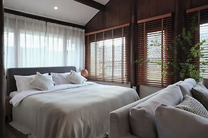 Yulong Sadhu Inn