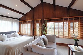 Yulong Sadhu Inn