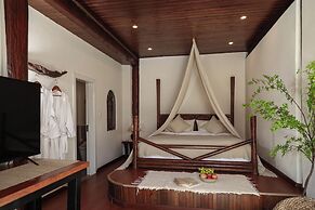 Yulong Sadhu Inn