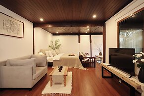 Yulong Sadhu Inn