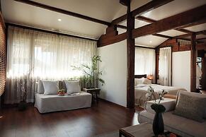 Yulong Sadhu Inn