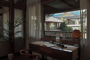 Yulong Sadhu Inn