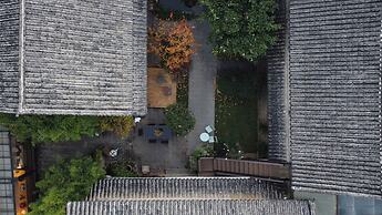 Yulong Sadhu Inn
