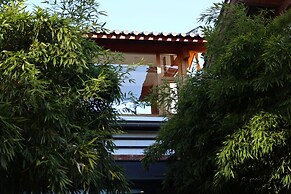 Yulong Sadhu Inn