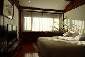 Yulong Sadhu Inn