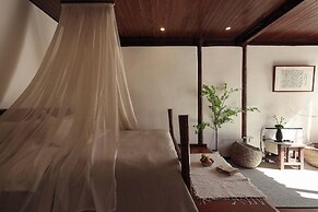 Yulong Sadhu Inn