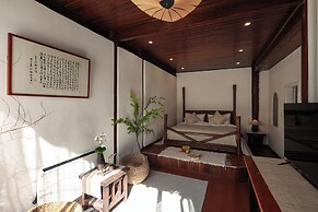 Yulong Sadhu Inn