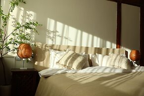 Yulong Sadhu Inn