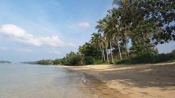 150 m From a Paradise Beach 3 Bedrooms Pool