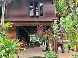 Villa Paraiso Traditional Thai