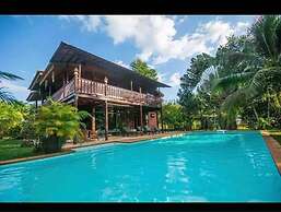 Villa Paraiso Traditional Thai