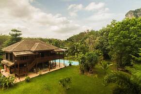 Villa Paraiso Traditional Thai