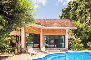 Villa With Private Pool and Mountain Views