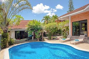 Villa With Private Pool and Mountain Views