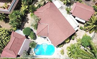 Villa With Private Pool and Mountain Views