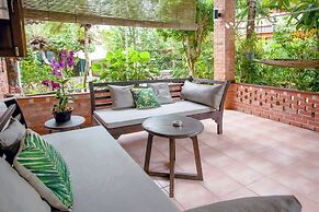 Villa With Private Pool and Mountain Views