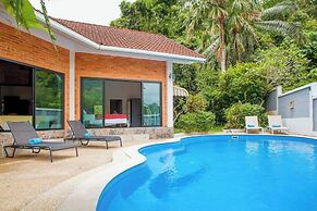 Villa With Private Pool and Mountain Views