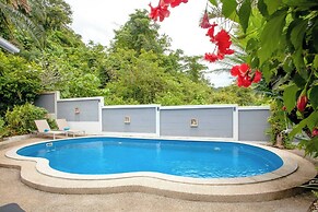 Villa With Private Pool and Mountain Views