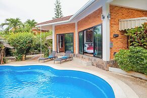 Villa With Private Pool and Mountain Views