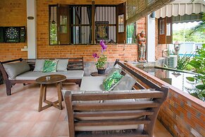 Villa With Private Pool and Mountain Views