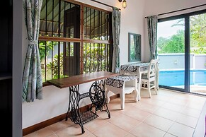 Villa With Private Pool and Mountain Views