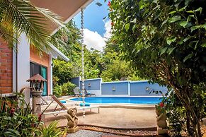 Villa With Private Pool and Mountain Views