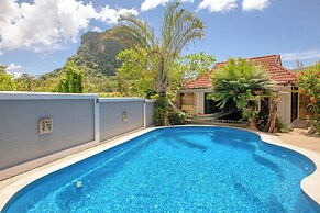 Villa With Private Pool and Mountain Views