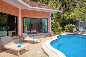 Villa With Private Pool and Mountain Views