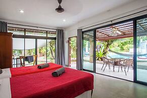 Villa With Private Pool and Mountain Views