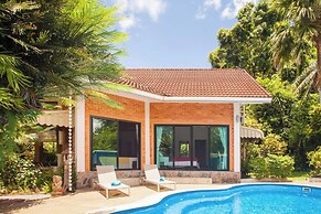Villa With Private Pool and Mountain Views