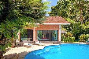 Villa With Private Pool and Mountain Views