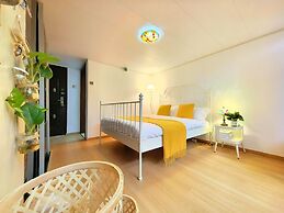 Shanghai Hills & Aromahome Terrace Loft