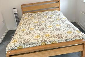 House - Sleeps 5, Private Parking & Pets Allowed