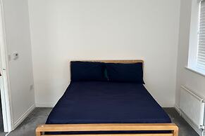 House - Sleeps 5, Private Parking & Pets Allowed