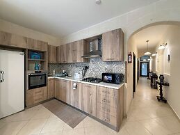 Traditional Maltese 3BD Apartment