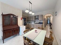 Traditional Maltese 3BD Apartment