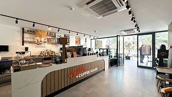 Riverside Life Residences