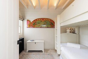 Newly Renovated Beachside Retreat for 10
