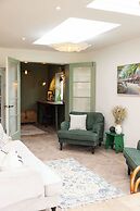 Newly Renovated Beachside Retreat for 10