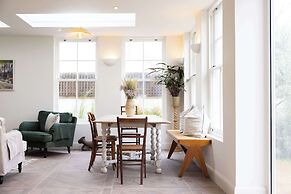 Newly Renovated Beachside Retreat for 10