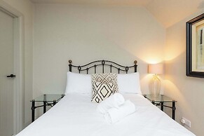 Newly Renovated Beachside Retreat for 10