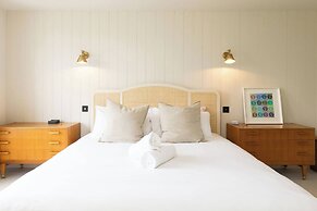 Newly Renovated Beachside Retreat for 10