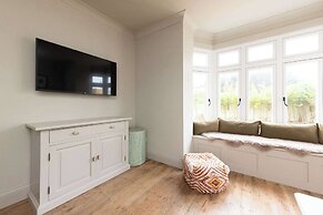 Newly Renovated Beachside Retreat for 10