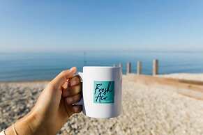 Newly Renovated Beachside Retreat for 10