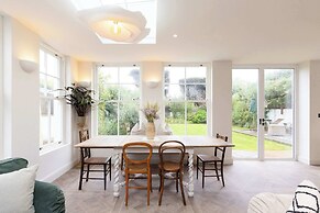 Newly Renovated Beachside Retreat for 10