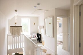 Newly Renovated Beachside Retreat for 10