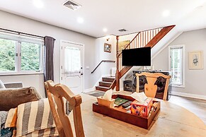 Pet-friendly Cottage, 2 Mi to Saugatuck Falls