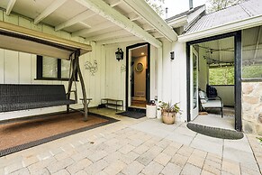 Pet-friendly Cottage, 2 Mi to Saugatuck Falls