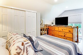 Pet-friendly Cottage, 2 Mi to Saugatuck Falls