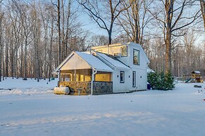 Pet-friendly Cottage, 2 Mi to Saugatuck Falls